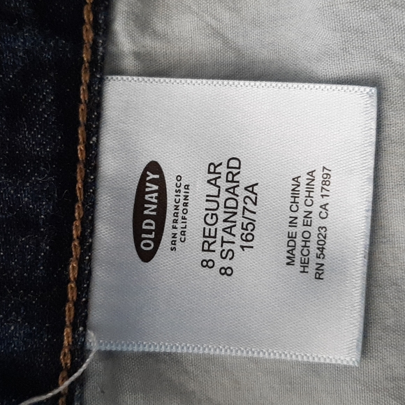 Old Navy Women's  Regular Distressed Shorts Sz 8 - Picture 7 of 7